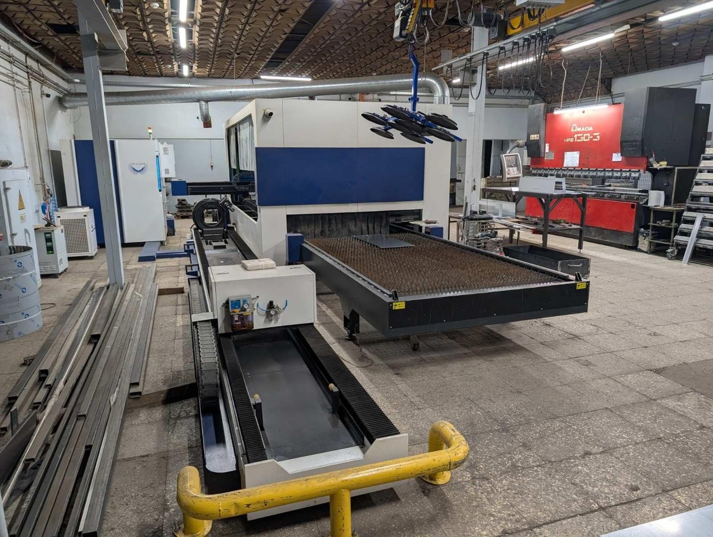 CNC lazerinio pjovimo staklės gamybos ceche